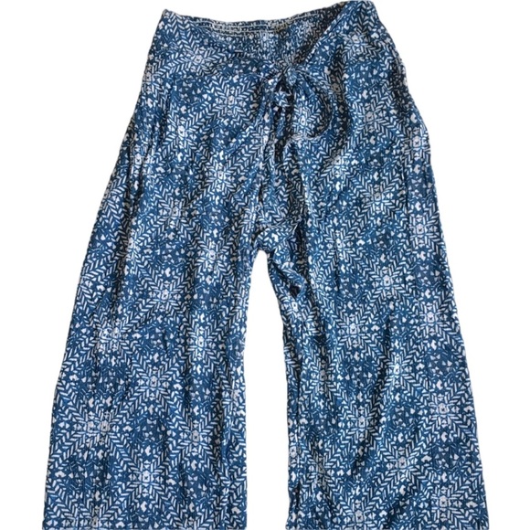 J.McLaughlin Women's Bondi Beach Pants in Neo
Tapestry Blue/White - Picture 7 of 9